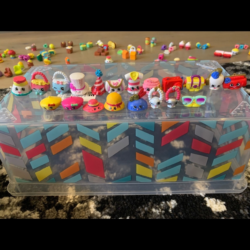 Shopkins- fashion lot of twenty